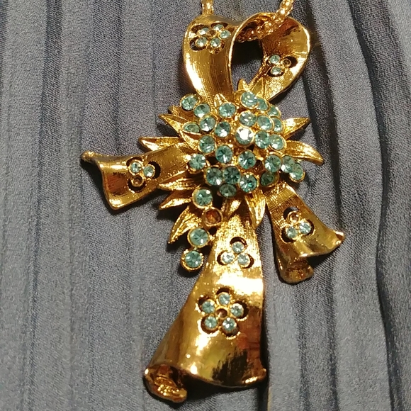 🎉2/$16 Oversized Pendant Brass Antique Gold and Blue Crystal Costume Jewelry - Picture 6 of 10